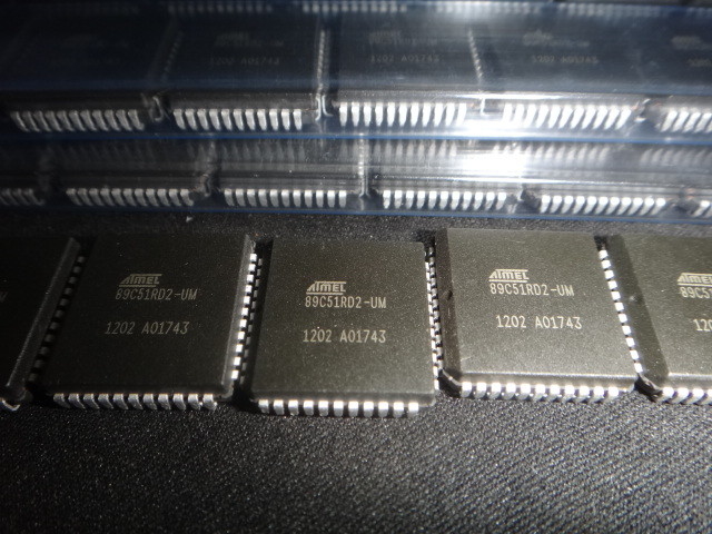 Microcontroller AT89C51RD2-UM inutilizzato originale nuovissimo PLCC44 di IC del chip del circuito integrato